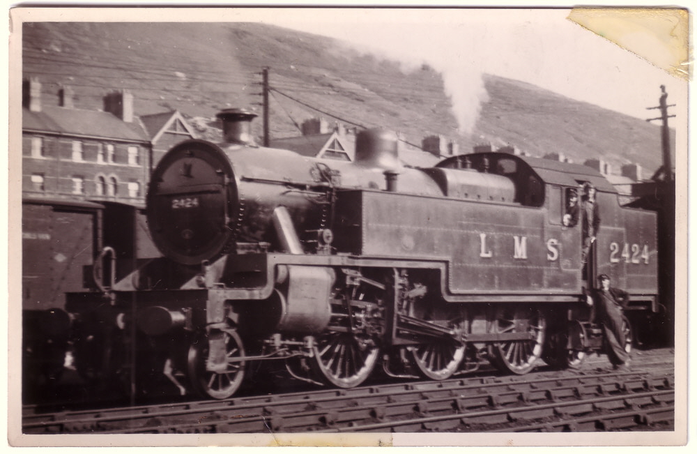 Fred Waidson and crew of LMS banking locomotive 2424 at Tebay Junction -  Gary Waidson - www.Nemo.me.uk