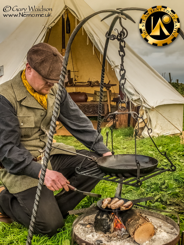 cooking over an open fire. The Steam Tent Co-operative.  Gary Waidson - www.Nemo.me.uk